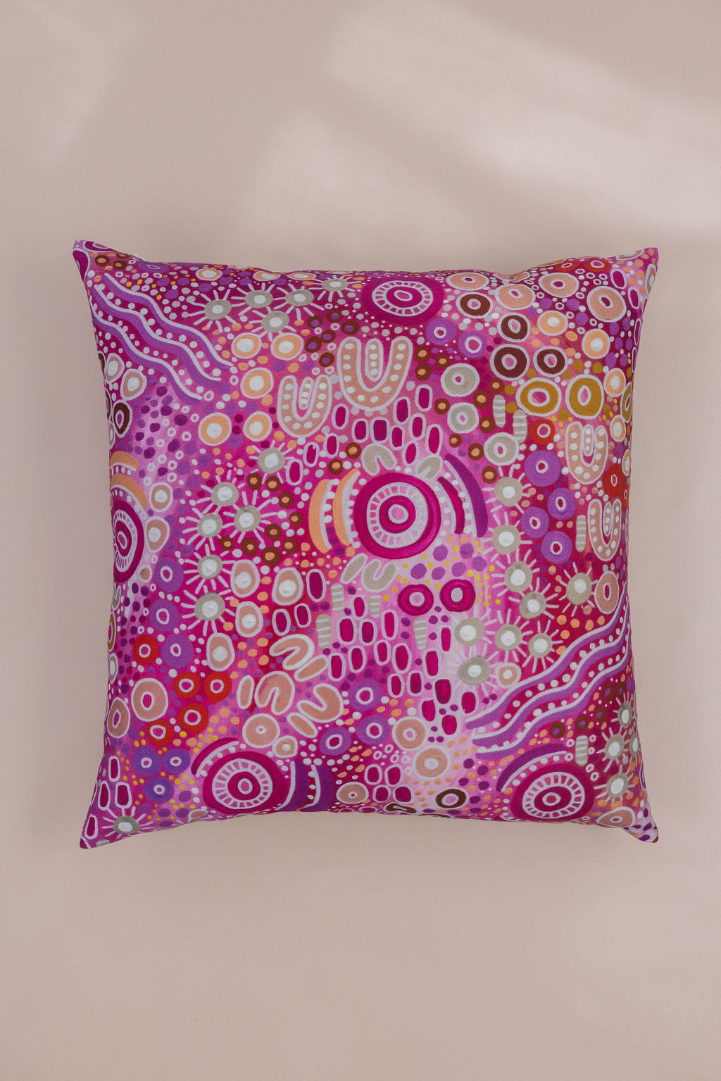 'Dubay Jagun' Women on Country cushion