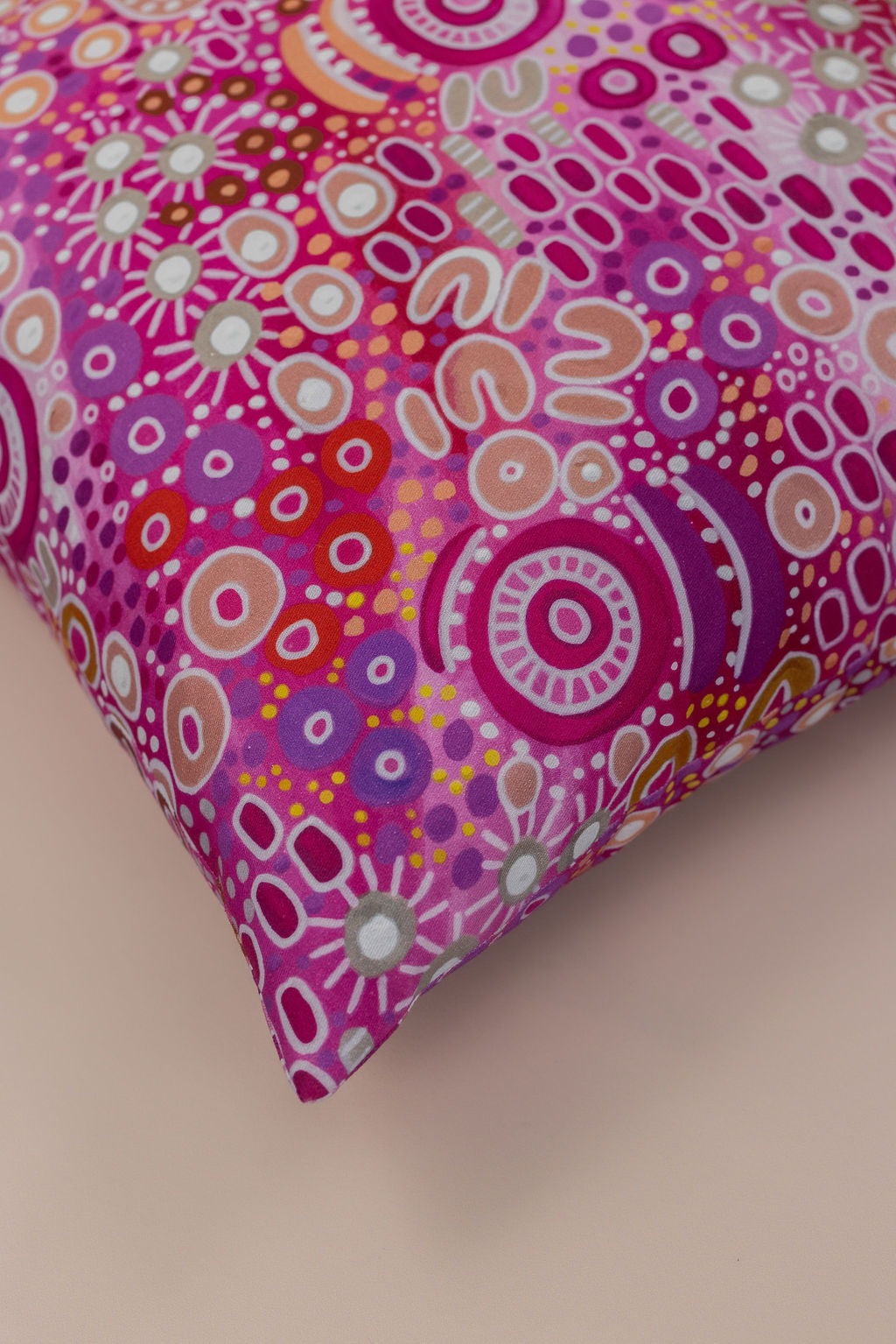 'Dubay Jagun' Women on Country cushion